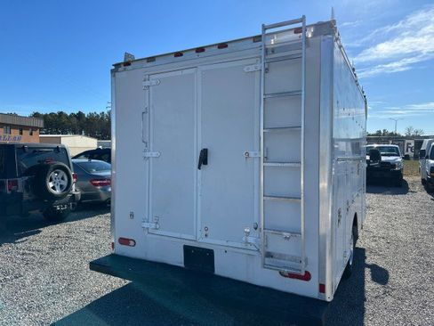 Used 2016 Chevrolet Express 3500 image 9