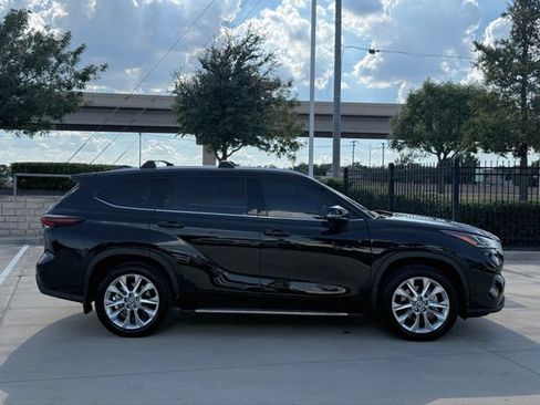 Used 2025 Toyota Highlander Limited AWD/4WD image 6