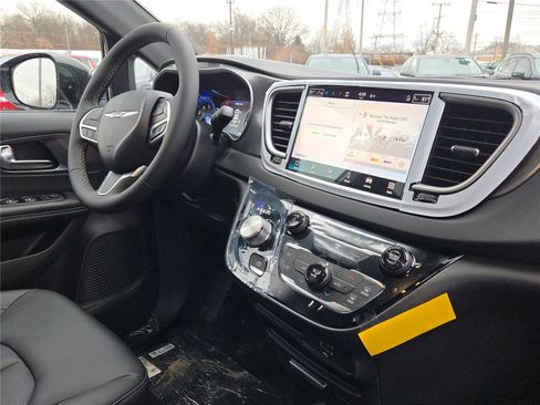 New 2026 Chrysler Voyager LX image 8