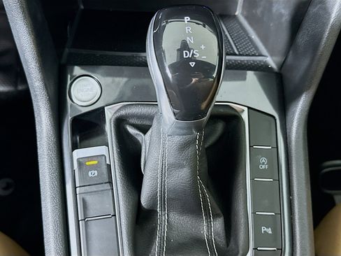 Used 2024 Volkswagen Tiguan SE R-Line image 24