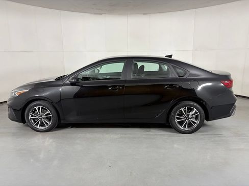 Used 2023 Kia Forte LXS w/ LXS Technology Package FWD image 5