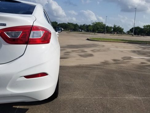Used 2017 Chevrolet Cruze Premier FWD image 21