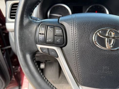 Used 2018 Toyota Highlander XLE AWD/4WD image 25