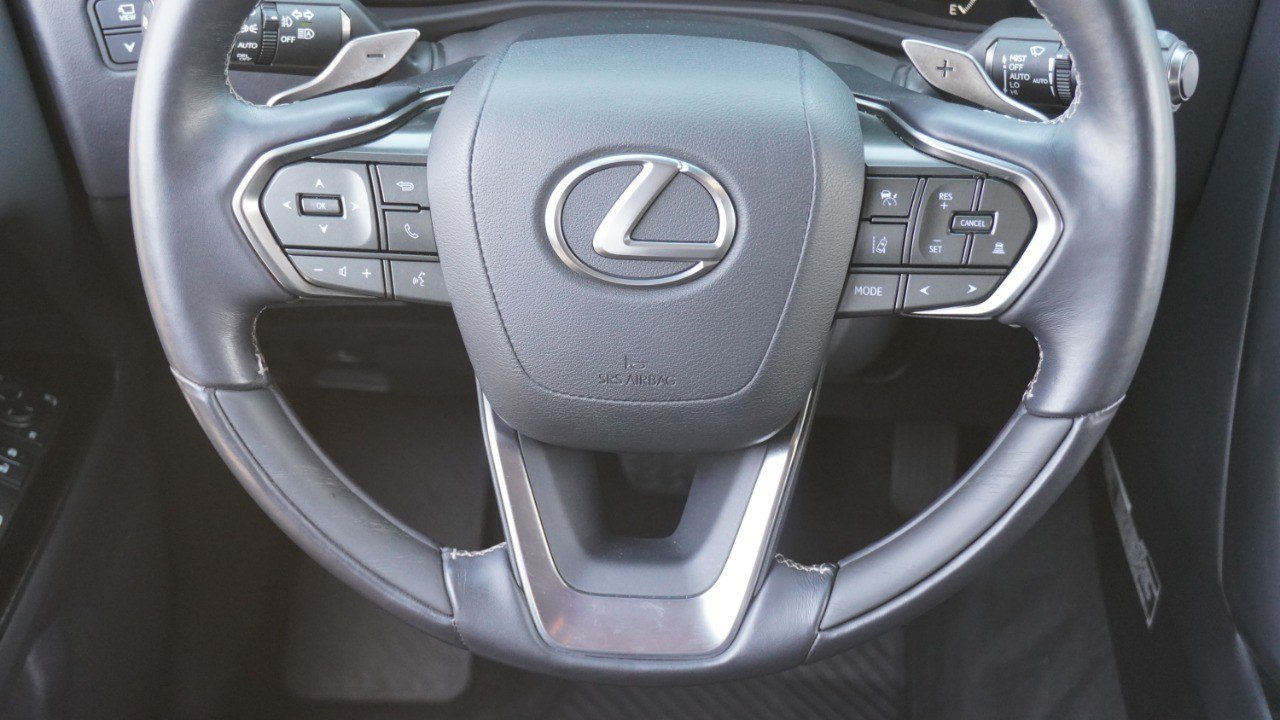 Used 2022 Lexus LX 600 4WD w/ Accessory Package (Z1) image 31