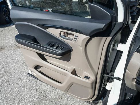 Used 2016 Honda Pilot Touring image 26