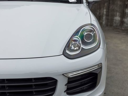 Used 2016 Porsche Cayenne AWD/4WD image 16
