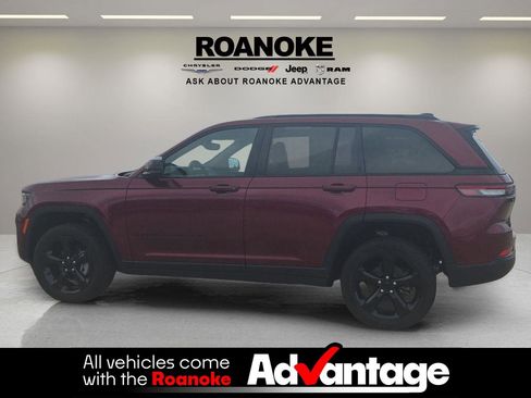 Used 2024 Jeep Grand Cherokee Altitude AWD/4WD image 12