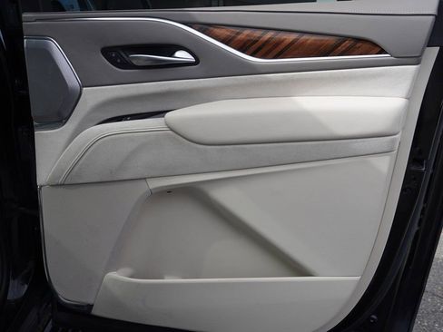 Used 2023 Cadillac Escalade ESV Premium Luxury Platinum w/ Heavy-Duty Trailer Package image 31