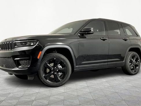 New 2025 Jeep Grand Cherokee Altitude image 1
