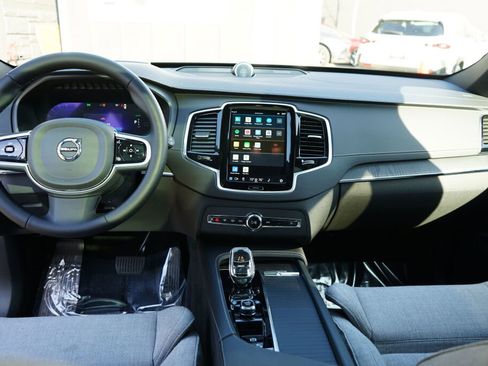 Used 2023 Volvo XC90 T8 Ultimate image 21