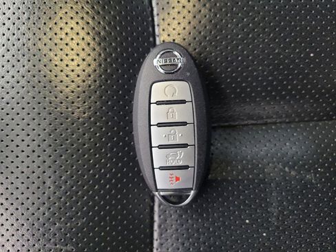 Used 2018 Nissan Rogue SL w/ Premium Package FWD image 32