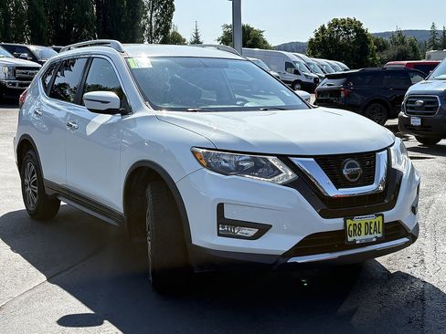 Used 2018 Nissan Rogue SV AWD/4WD image 3