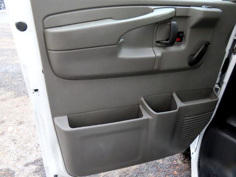 Used 2013 Chevrolet Express 2500 image 10