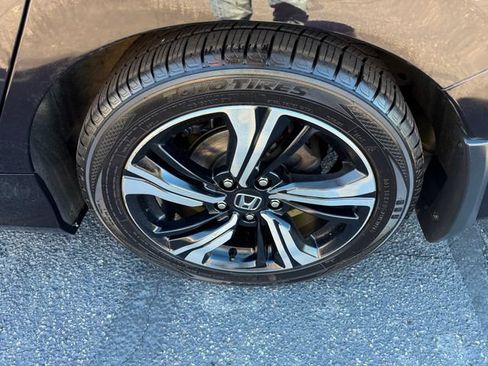 Used 2018 Honda Civic Touring image 15