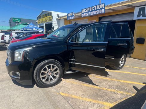 Used 2016 GMC Yukon Denali w/ Open Road Package AWD/4WD image 9