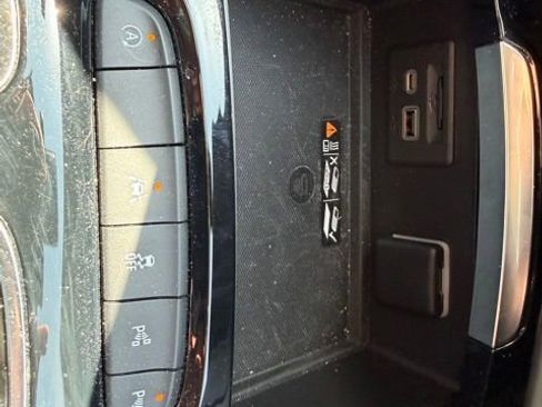 Used 2021 Buick Envision Avenir w/ Technology Package II FWD image 16