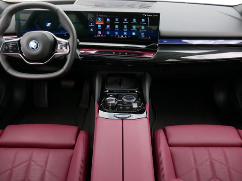 Used 2026 BMW i5 eDrive40 AWD/4WD image 14
