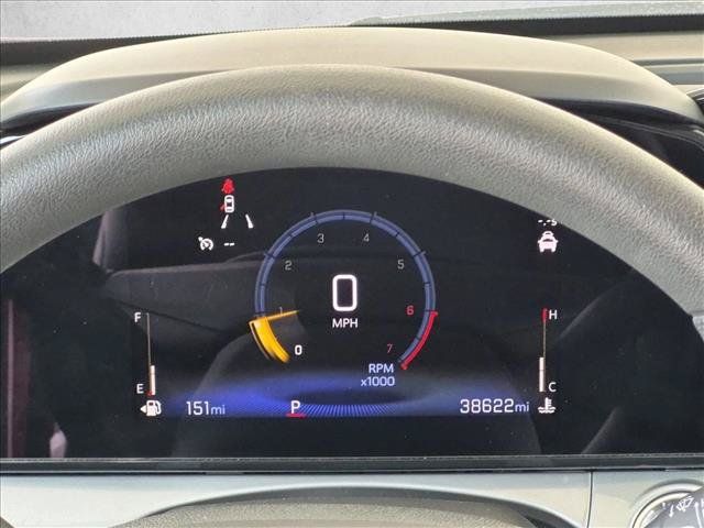 Used 2025 Chevrolet Trax LT FWD image 11