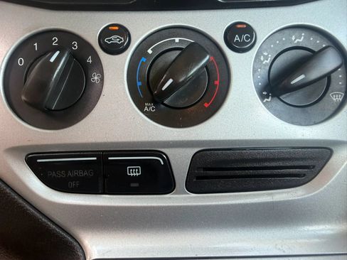 Used 2014 Ford Focus SE w/ Equipment Group 201A FWD image 24