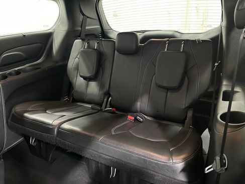 Used 2020 Chrysler Pacifica Touring-L w/ Advanced Safetytec Group image 31