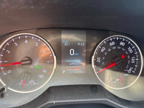 Used 2021 Toyota RAV4 XLE AWD/4WD image 19