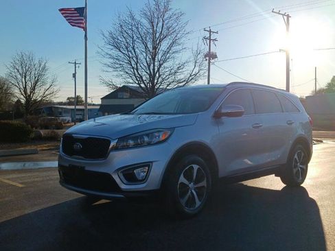 Used 2016 Kia Sorento EX image 1
