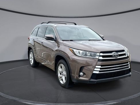 Used 2017 Toyota Highlander Limited AWD/4WD image 12