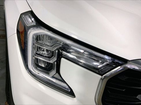 Used 2024 GMC Terrain SLE image 25