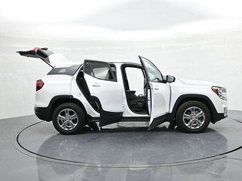 Used 2024 GMC Terrain SLE image 22
