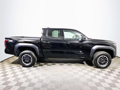 Certified 2025 Toyota Tacoma TRD Off-Road AWD/4WD image 8