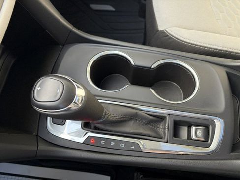 Used 2020 Chevrolet Equinox LT image 17