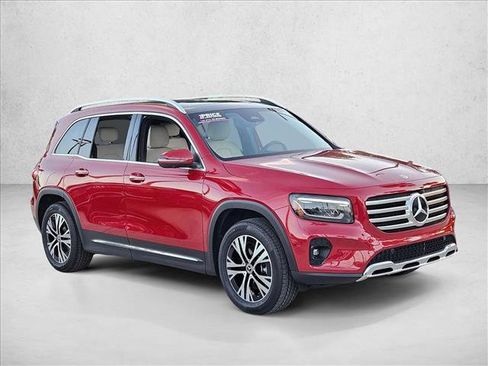 Used 2025 Mercedes-Benz GLB 250 4MATIC image 3