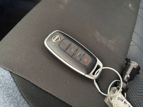 Used 2025 Nissan Versa SV FWD image 21
