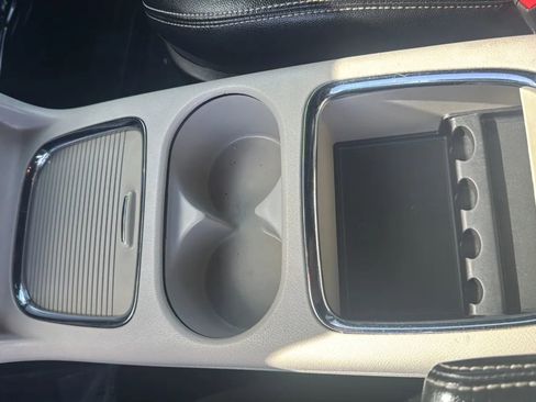 Used 2019 Dodge Grand Caravan SXT FWD image 15