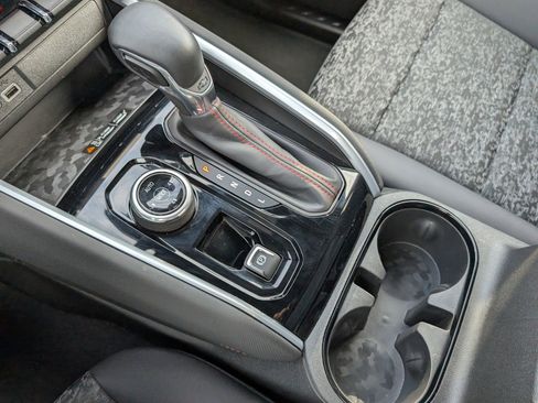 Used 2024 Chevrolet Colorado Z71 w/ Z71 Convenience Package 2 image 19