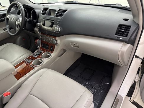 Used 2012 Toyota Highlander Limited w/ Tow Pkg AWD/4WD image 23
