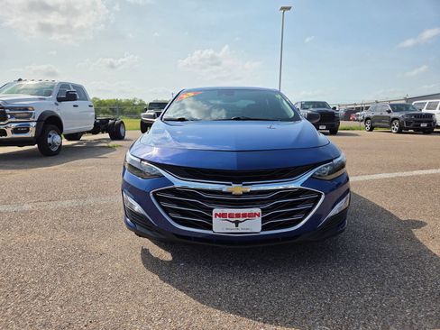 Used 2023 Chevrolet Malibu LS FWD image 2