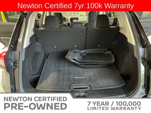 Used 2025 Nissan Rogue SV FWD image 18