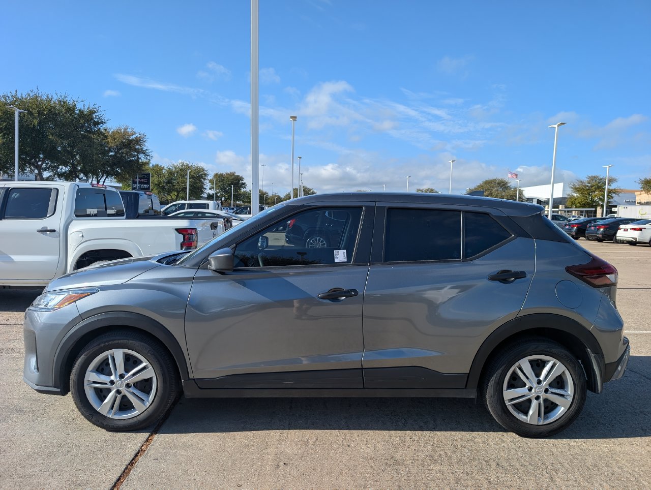 Used 2025 Nissan Kicks Play S FWD image 3