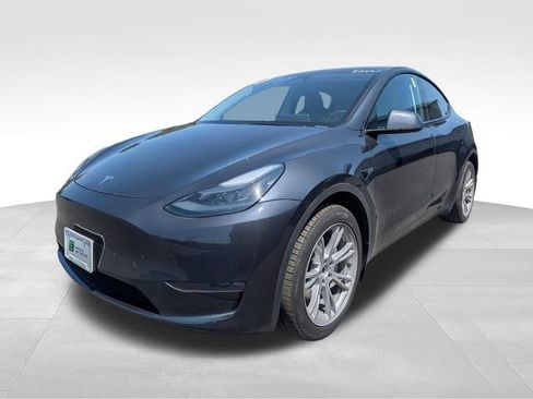 Used 2024 Tesla Model Y Long Range AWD/4WD image 3