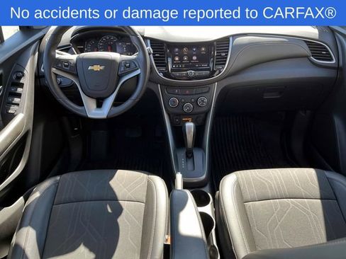 Certified 2022 Chevrolet Trax LT w/ Midnight Edition image 16