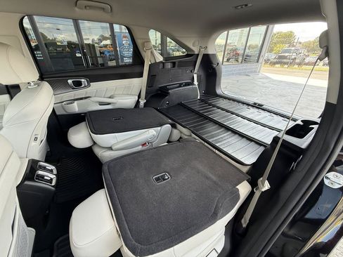 Used 2022 Kia Sorento AWD SX Prestige Plug-In Hybrid image 44
