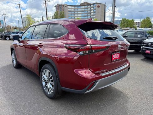 New 2026 Toyota Highlander Platinum image 5