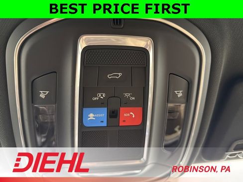 New 2025 Jeep Grand Cherokee Limited w/ Black Appearance Package image 35