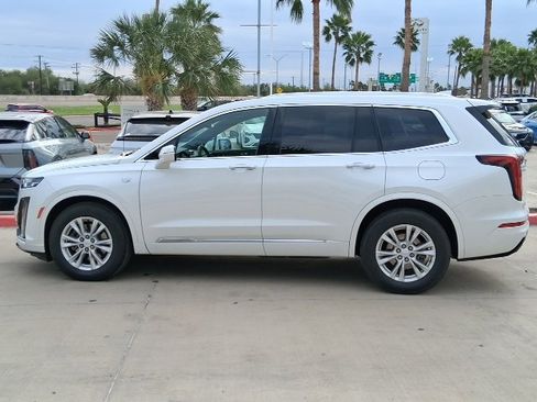 Used 2023 Cadillac XT6 Luxury image 3