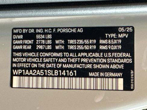 Certified 2025 Porsche Macan AWD/4WD image 27