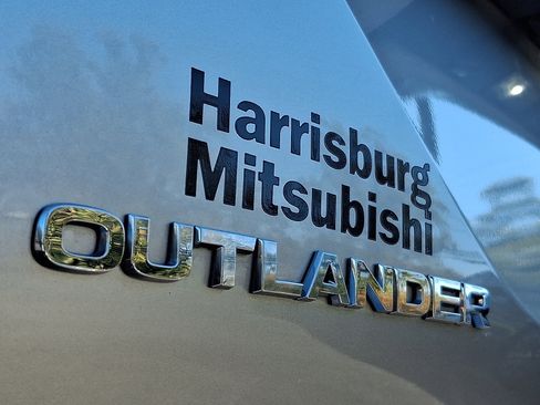 Used 2023 Mitsubishi Outlander SE image 33