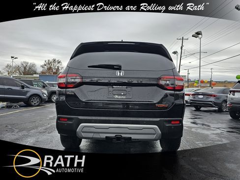 Used 2024 Honda Pilot TrailSport image 7