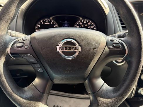 Used 2019 Nissan Pathfinder S image 11