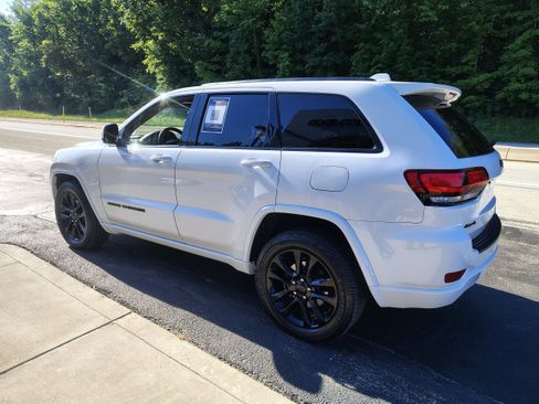 Certified 2021 Jeep Grand Cherokee Laredo AWD/4WD image 7